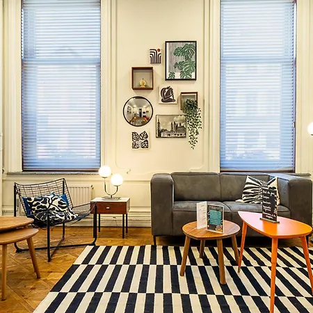 De - Youth אכסניה