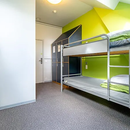 De - Youth טורנאי