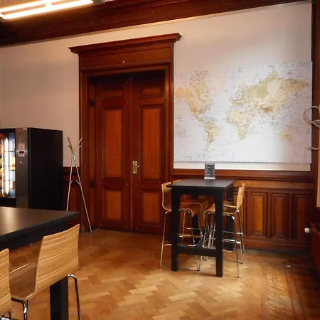 אכסניה De - Youth *