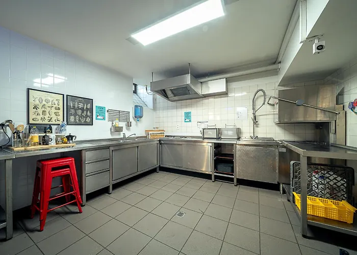 De - Youth * Tournai